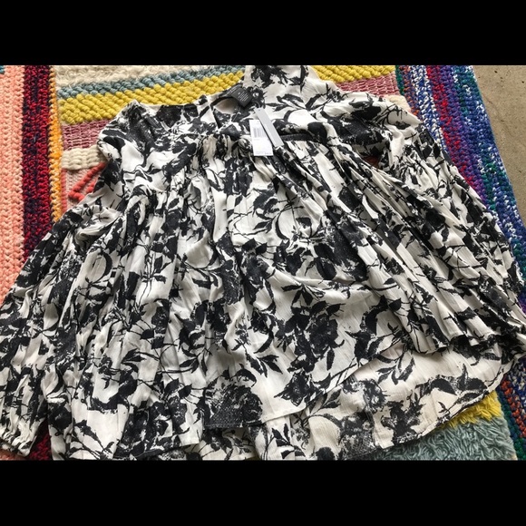 Chelsea & Theodore Women’s M Petite Tunic top - Picture 6 of 8